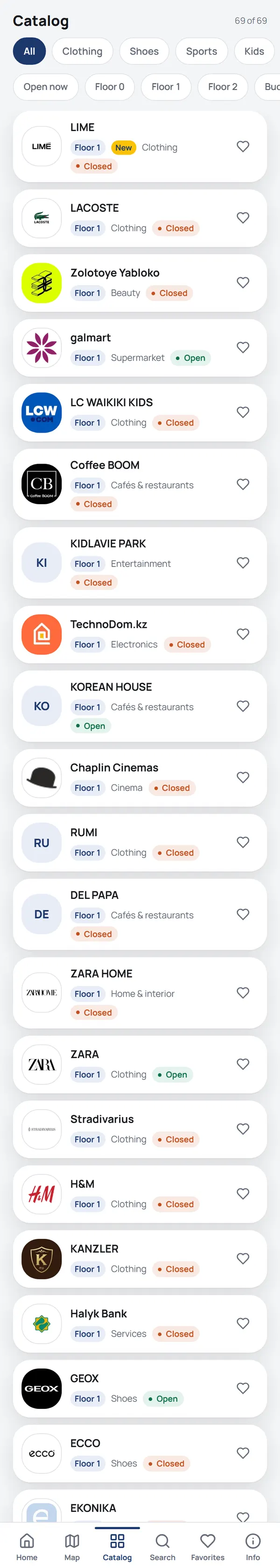 NaviGo directory screen: boutiques with logos, floor, category and open/closed status